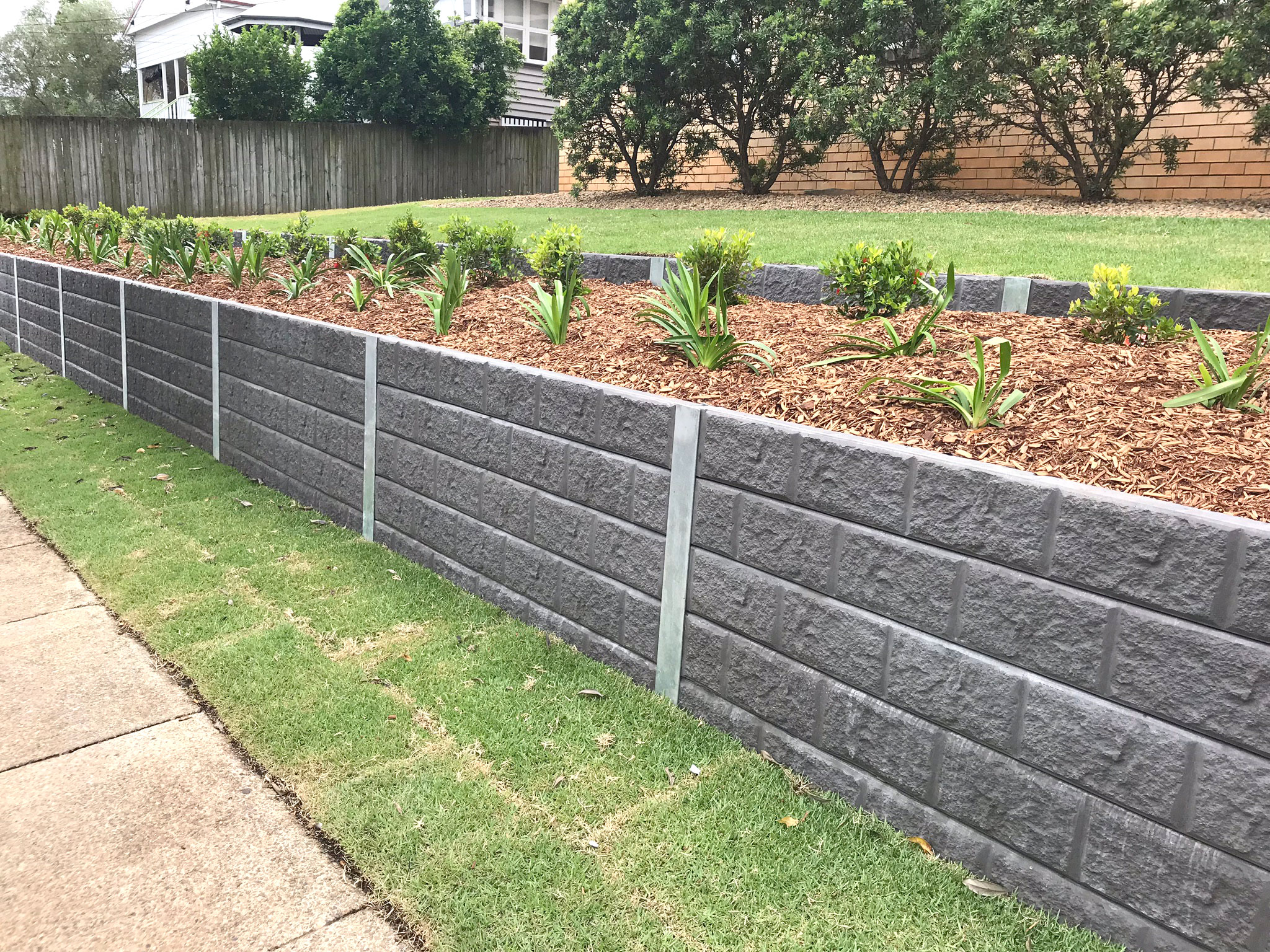 Concrete sleeper retaining wall