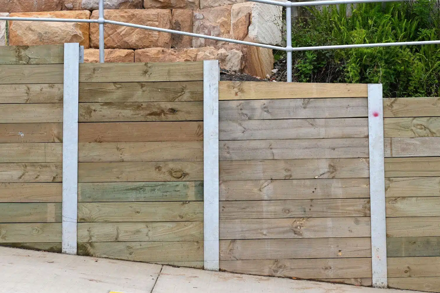 Timber retaining wall