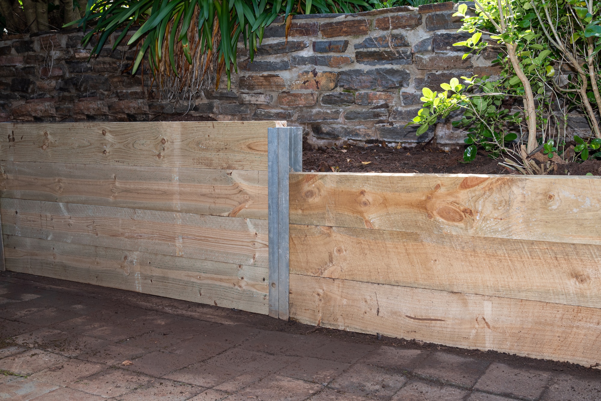 Timber retaining wall